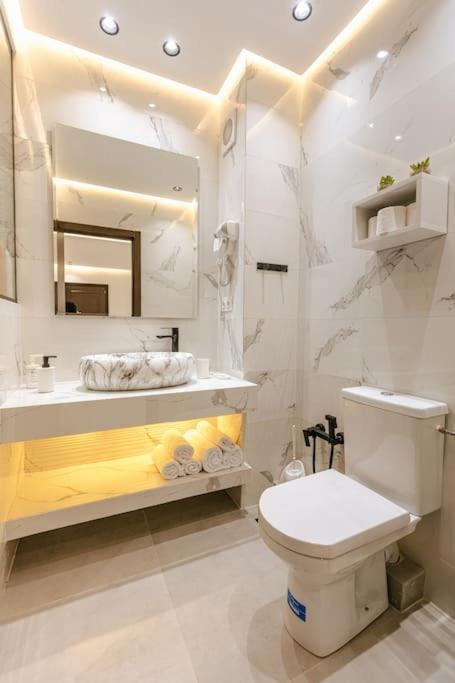 Luxe De 2 Chambres Avec Parking *