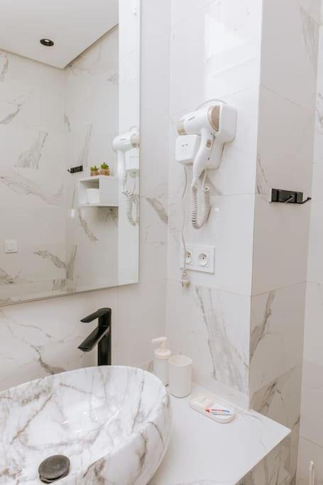 Luxe De 2 Chambres Avec Parking Appartement *